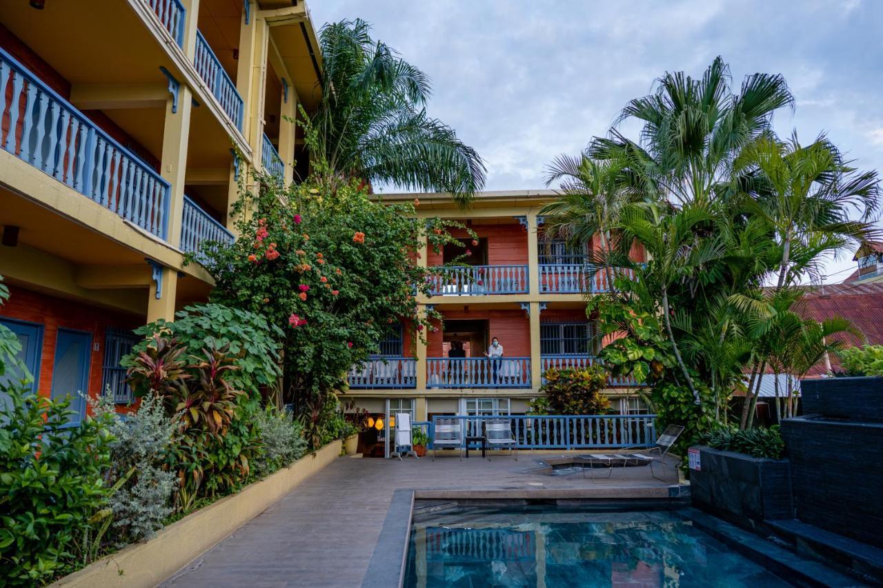 Hotel Casona De La Isla ฟลอเรส ภายนอก รูปภาพ
