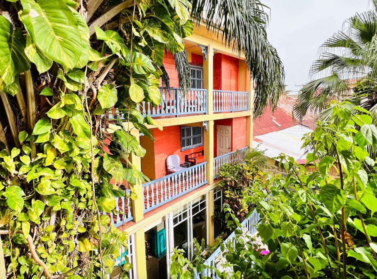 Hotel Casona De La Isla ฟลอเรส ภายนอก รูปภาพ