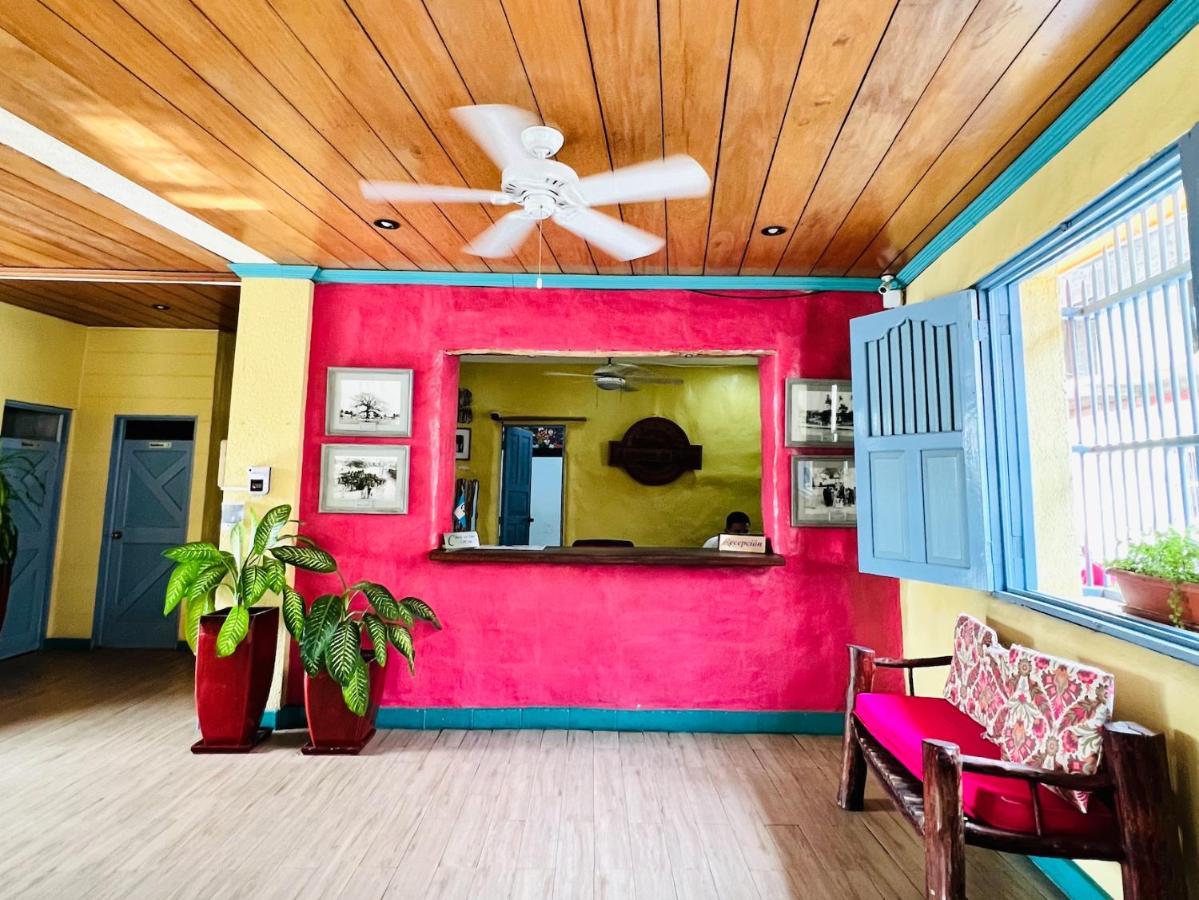 Hotel Casona De La Isla ฟลอเรส ภายนอก รูปภาพ