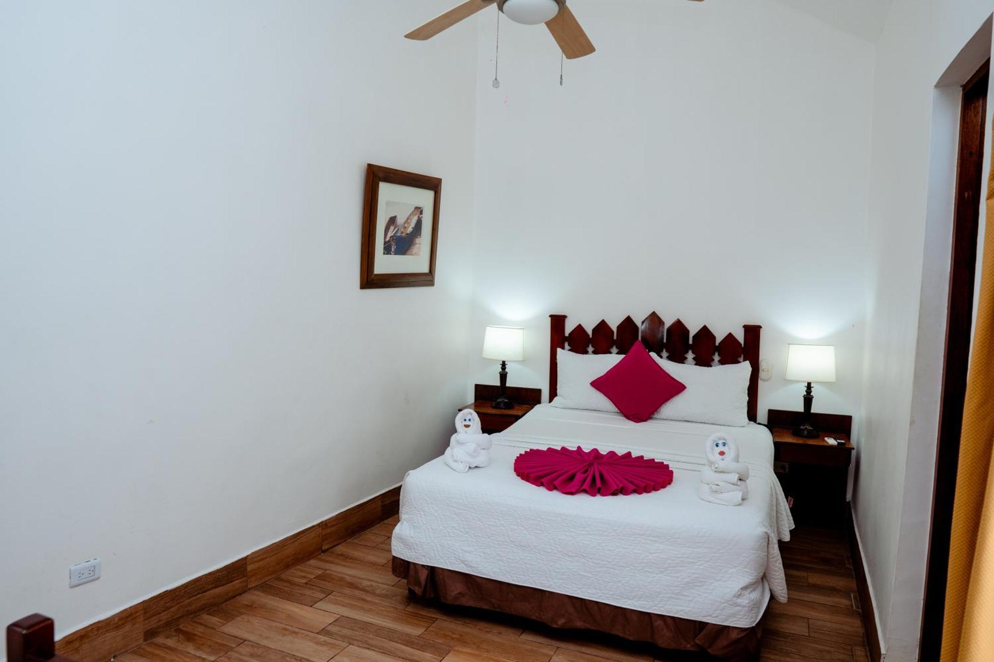 Hotel Casona De La Isla ฟลอเรส ภายนอก รูปภาพ