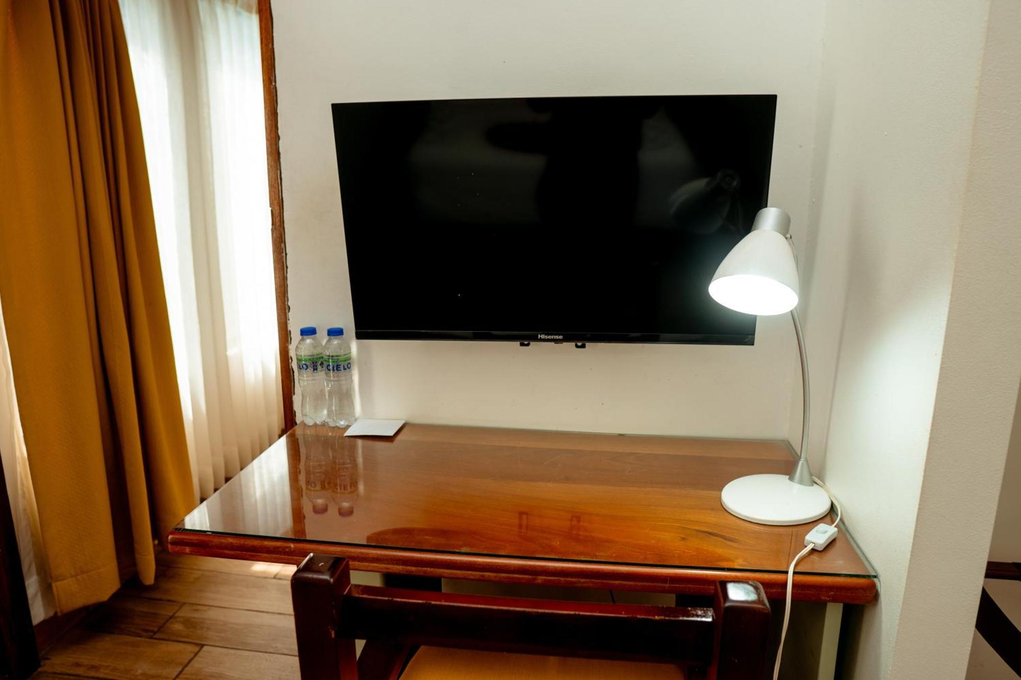 Hotel Casona De La Isla ฟลอเรส ภายนอก รูปภาพ