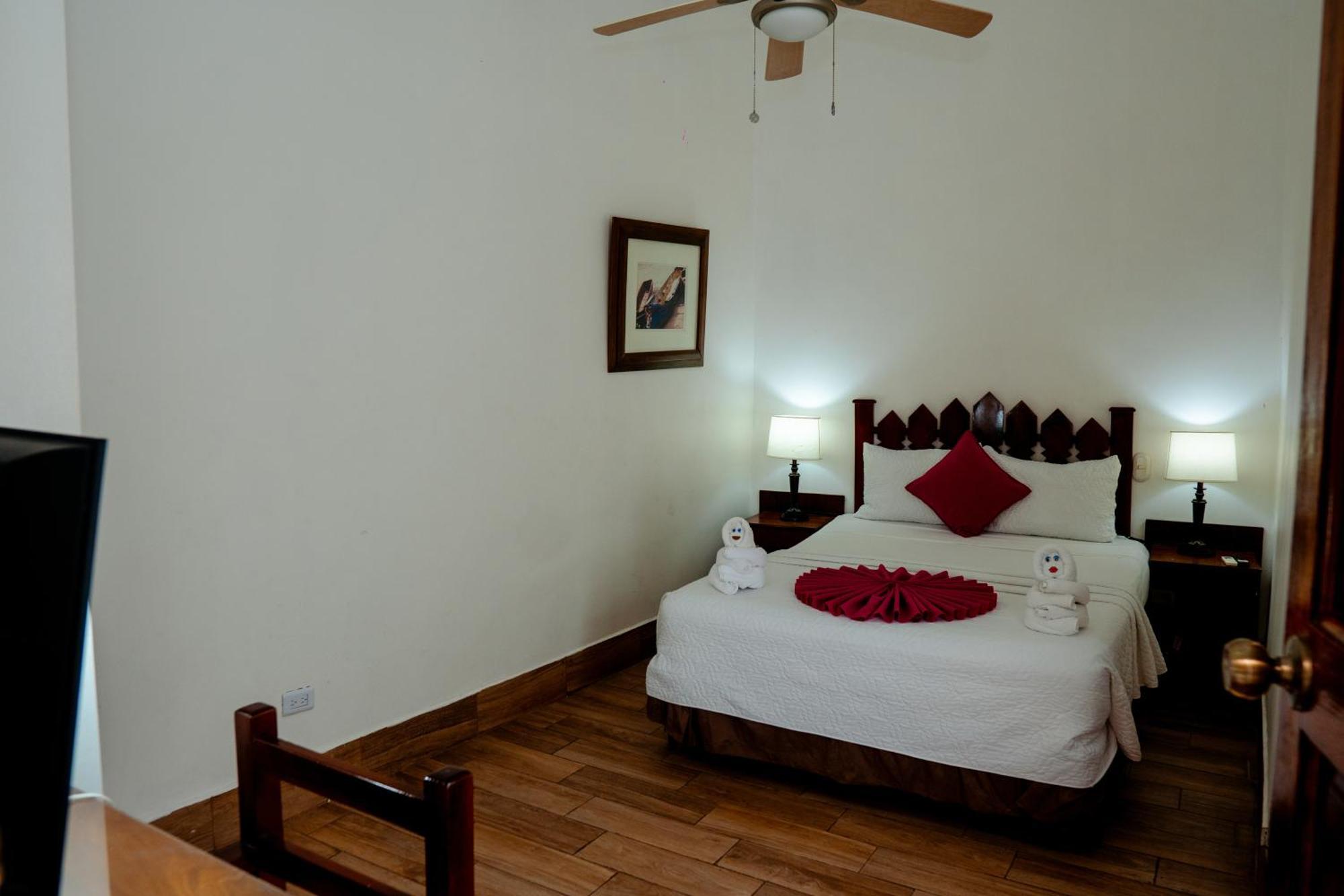 Hotel Casona De La Isla ฟลอเรส ภายนอก รูปภาพ
