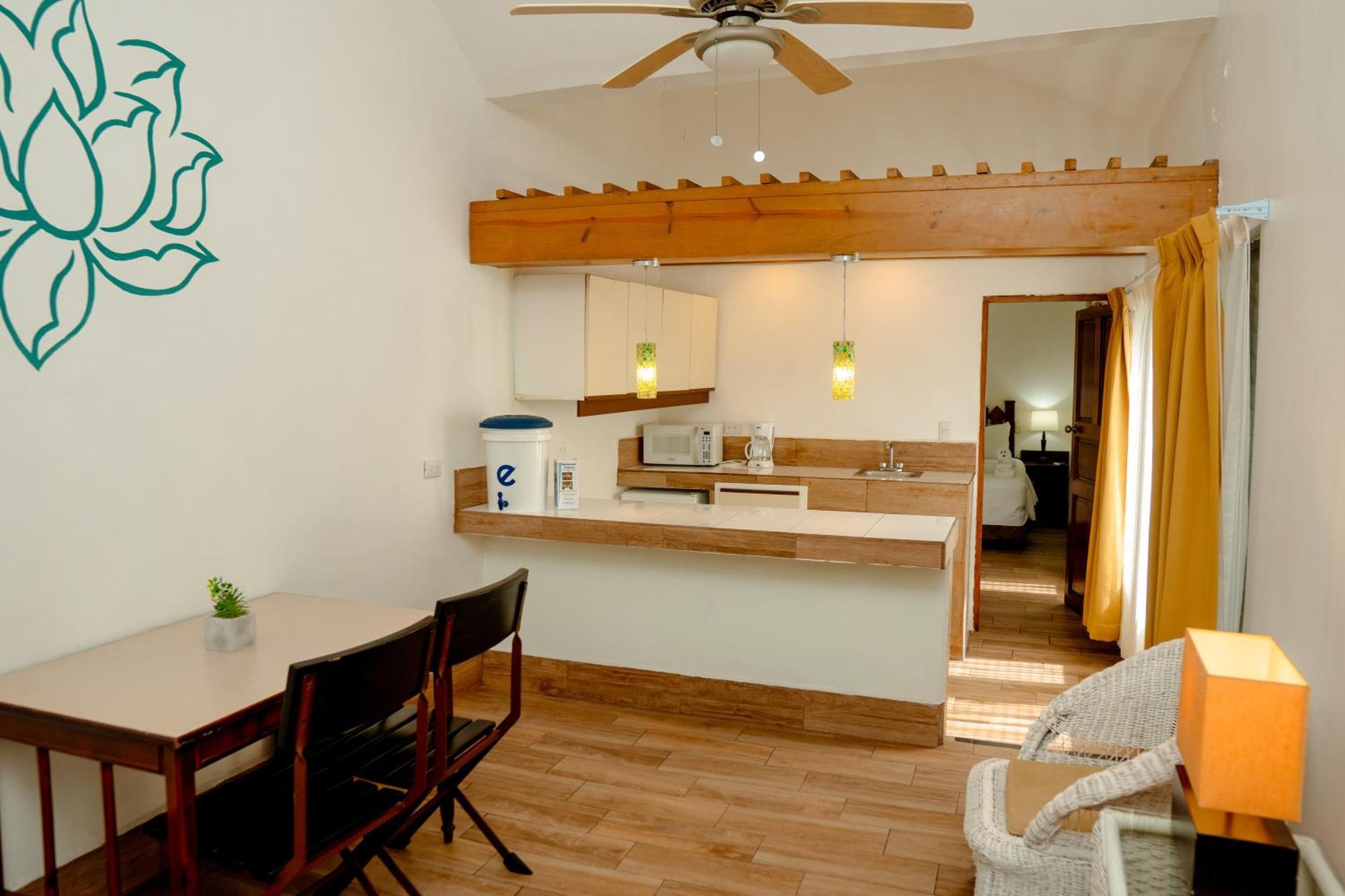 Hotel Casona De La Isla ฟลอเรส ภายนอก รูปภาพ