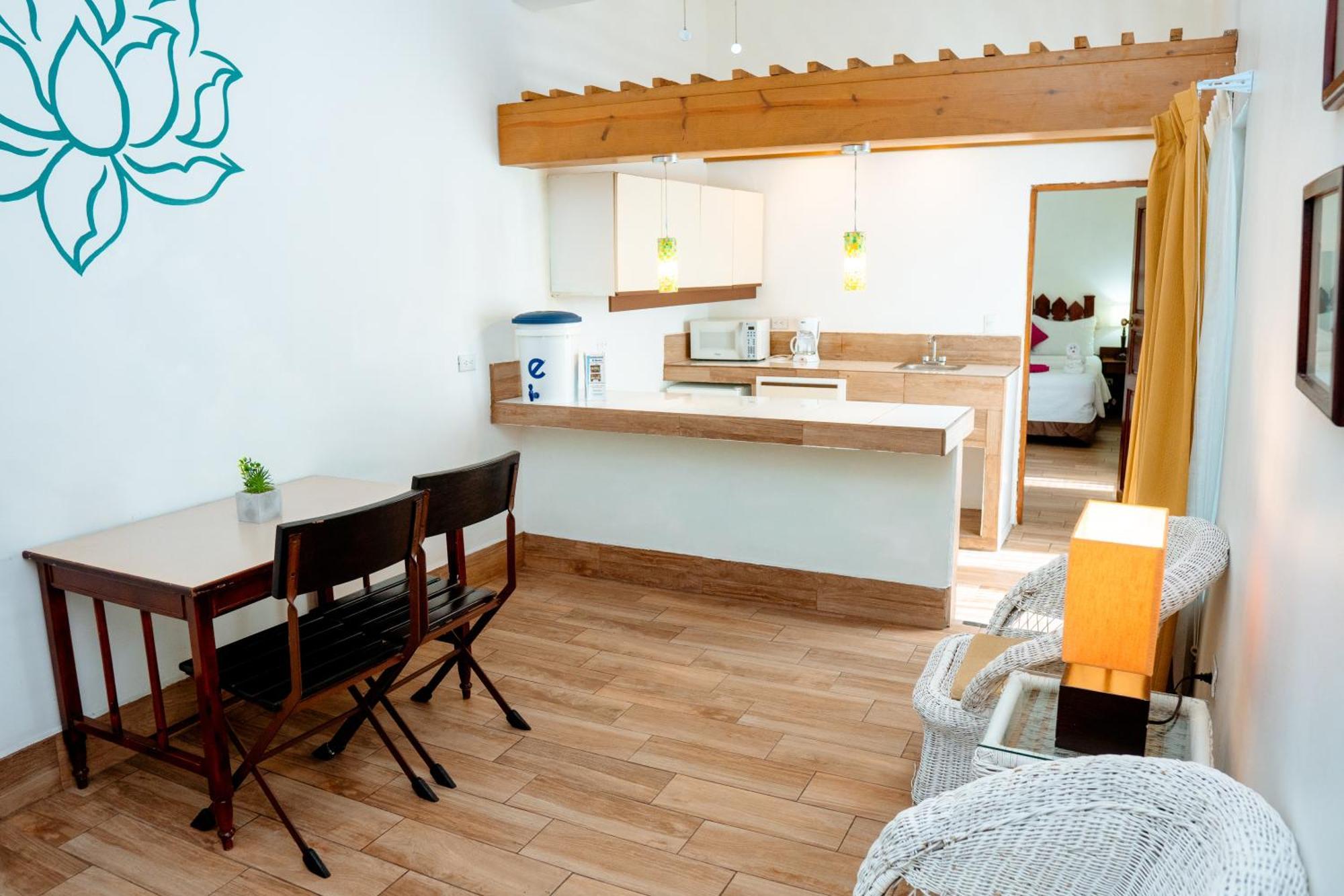 Hotel Casona De La Isla ฟลอเรส ภายนอก รูปภาพ