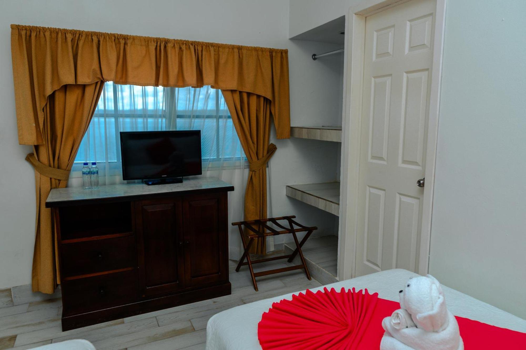 Hotel Casona De La Isla ฟลอเรส ภายนอก รูปภาพ
