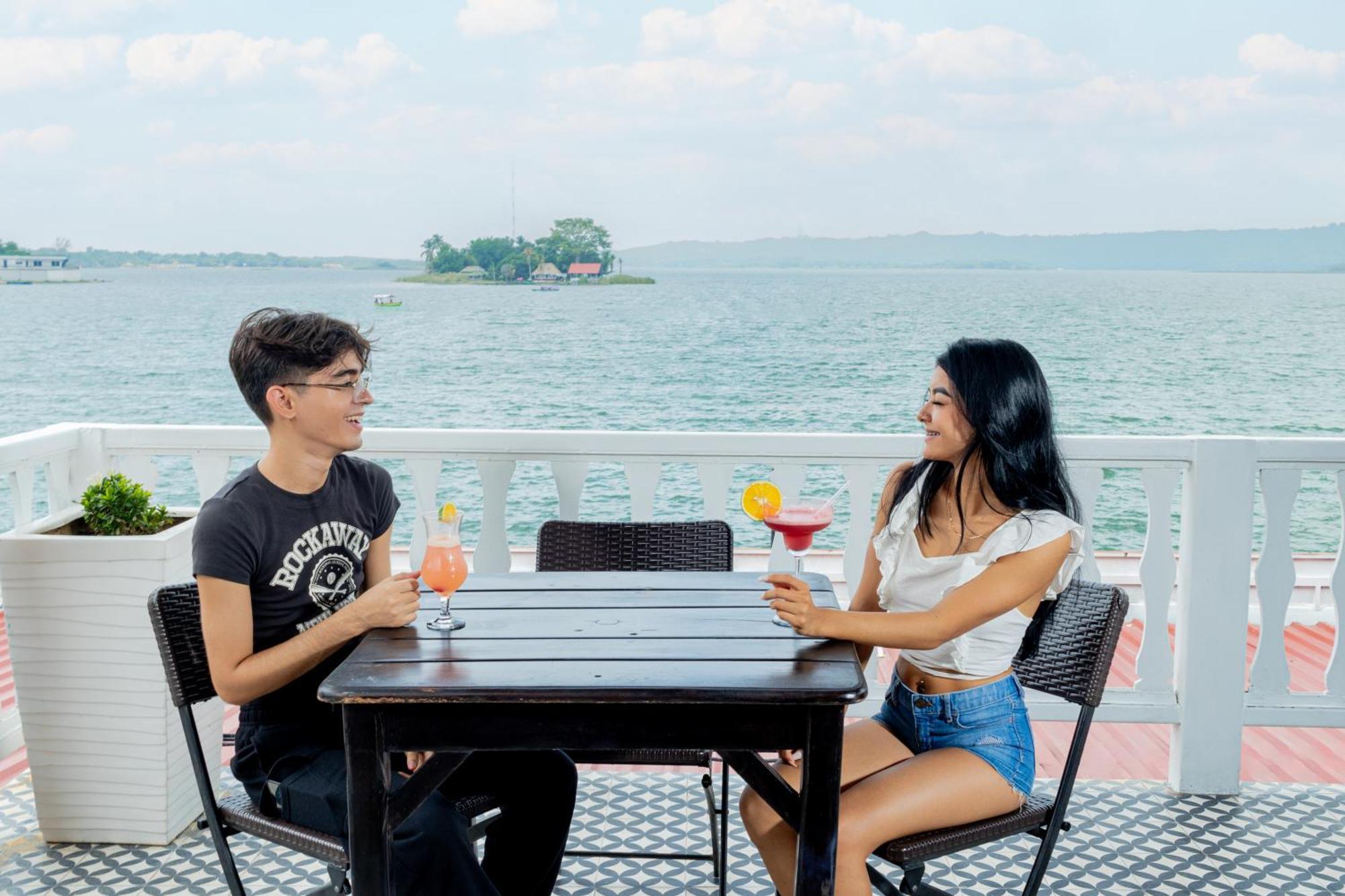 Hotel Casona De La Isla ฟลอเรส ภายนอก รูปภาพ